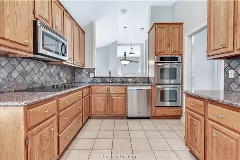 4104 Brompton Ln, Bryan, TX 77802 photo 13