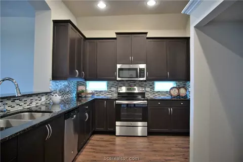 2028 Stubbs Dr, Bryan, TX 77807 photo 6