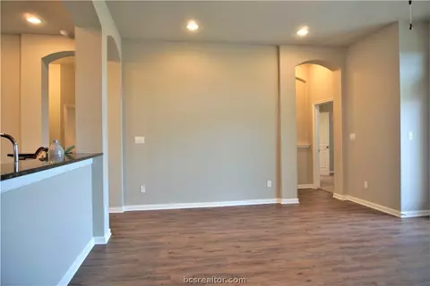 2028 Stubbs Dr, Bryan, TX 77807 photo 17