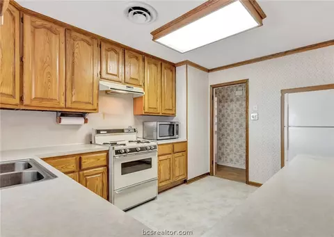 1728 Dillon, Bryan, TX 77803 photo 12