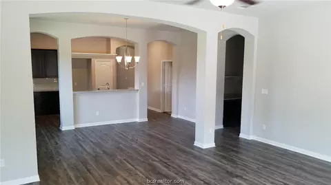 2125 Stubbs Dr, Bryan, TX 77807 photo 3