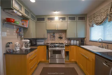 403 Gilbert St, Bryan, TX 77801 photo 6