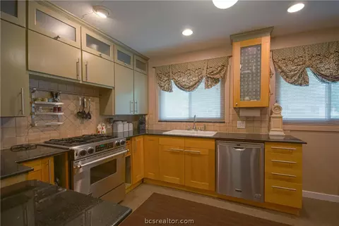 403 Gilbert St, Bryan, TX 77801 photo 7