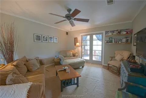 403 Gilbert St, Bryan, TX 77801 photo 4