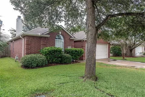 2620 Trophy Dr, Bryan, TX 77802 photo 2