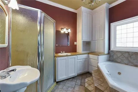 810 E 30th St, Bryan, TX 77803 photo 11