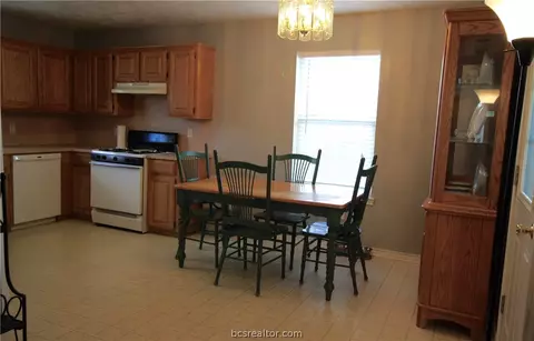 2501 Pinon Ct, Bryan, TX 77802 photo 4
