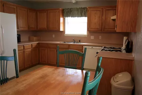 2501 Pinon Ct, Bryan, TX 77802 photo 6