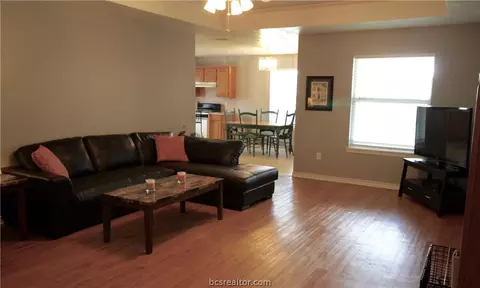 2501 Pinon Ct, Bryan, TX 77802 photo 2