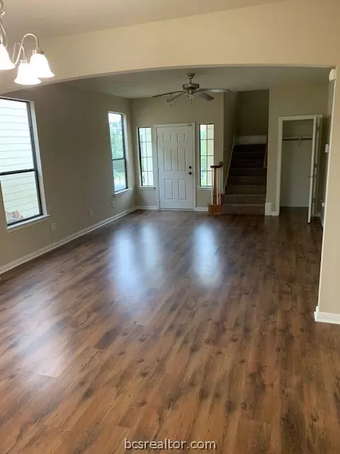 1994 Mountain Wind Ct, Bryan, TX 77807 photo 4