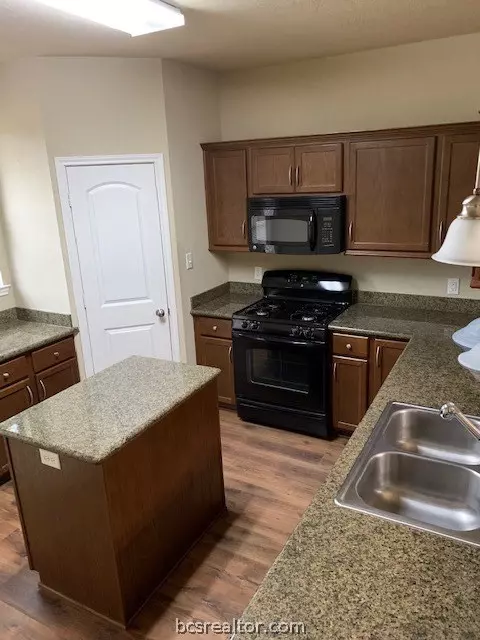 1994 Mountain Wind Ct, Bryan, TX 77807 photo 3