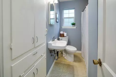 1319 Graham Dr, Bryan, TX 77803 photo 9