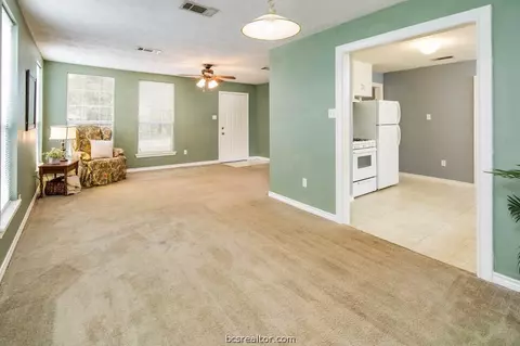 1319 Graham Dr, Bryan, TX 77803 photo 3
