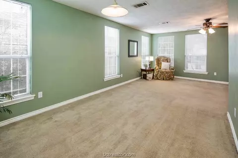 1319 Graham Dr, Bryan, TX 77803 photo 4