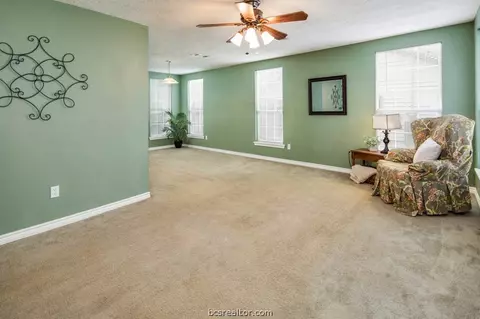1319 Graham Dr, Bryan, TX 77803 photo 2