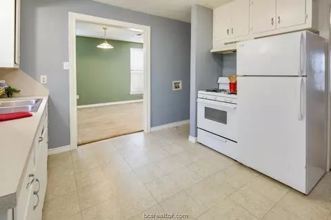 1319 Graham Dr, Bryan, TX 77803 photo 6