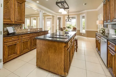 3705 Creston Ln, Bryan, TX 77802 photo 11