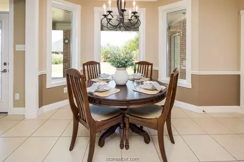 3705 Creston Ln, Bryan, TX 77802 photo 9