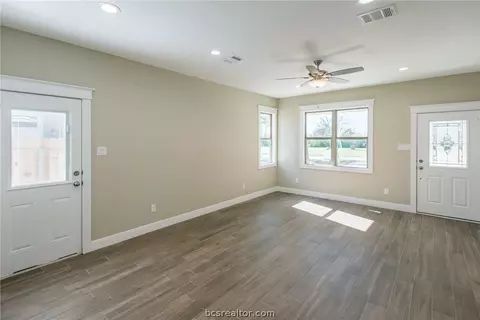 411 Wallace St, Bryan, TX 77803 photo 5