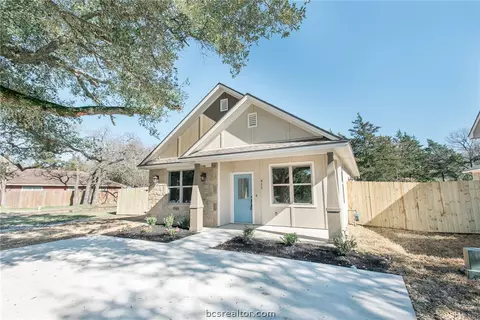 411 Wallace St, Bryan, TX 77803 photo 4