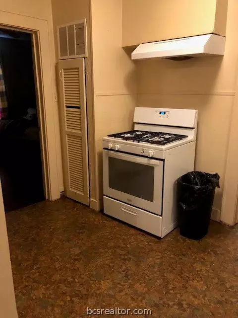 1008 E 25th St, Bryan, TX 77803 photo 2