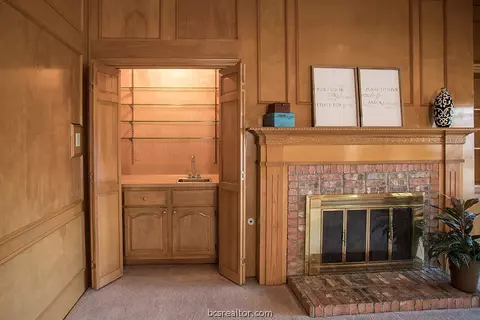 2216 E Briargate Dr, Bryan, TX 77802 photo 5