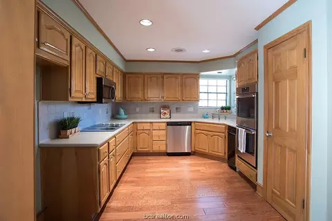 2216 E Briargate Dr, Bryan, TX 77802 photo 7