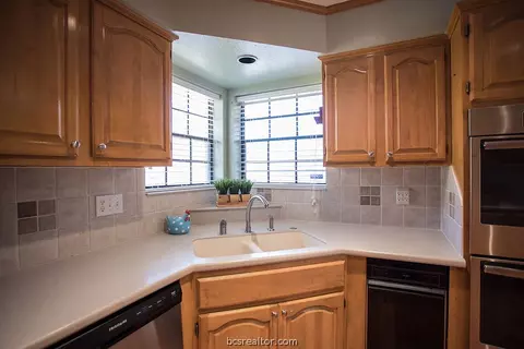 2216 E Briargate Dr, Bryan, TX 77802 photo 8