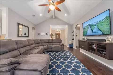 2707 Mills Ct, Bryan, TX 77808 photo 5