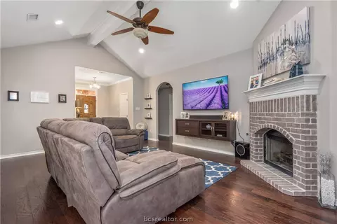 2707 Mills Ct, Bryan, TX 77808 photo 4