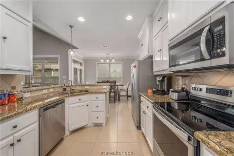 2707 Mills Ct, Bryan, TX 77808 photo 8