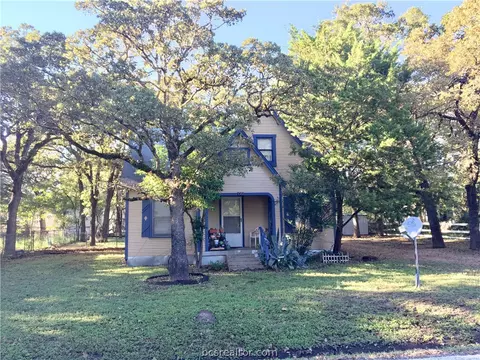 132 Watson St, Bryan, TX 77801 photo 2