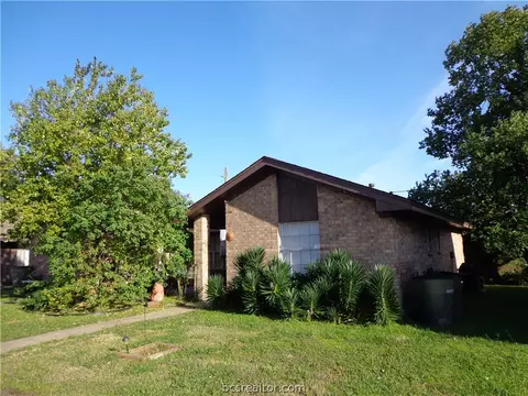 1921 Pine Tree Drive A B, Bryan, TX 77802 photo 4
