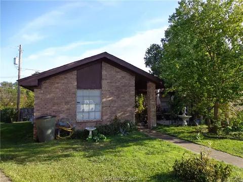 1921 Pine Tree Drive A B, Bryan, TX 77802 photo 2