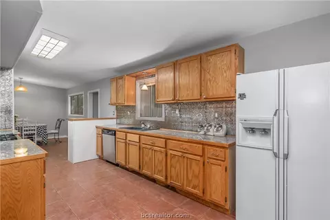 807 Vine St, Bryan, TX 77802 photo 7