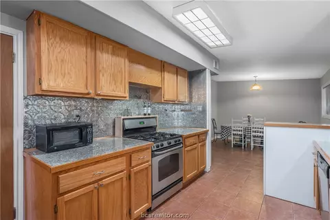 807 Vine St, Bryan, TX 77802 photo 6
