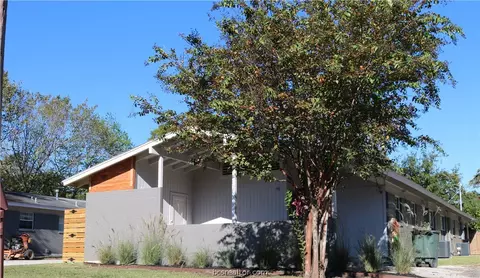 410 Gilbert, Bryan, TX 77801 photo 2