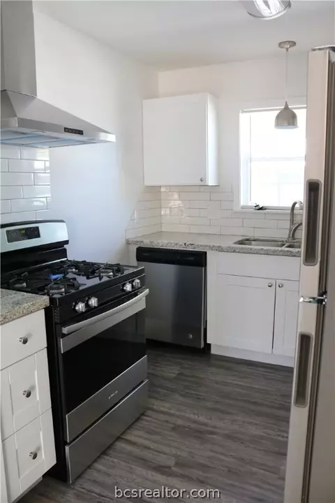 410 Gilbert, Bryan, TX 77801 photo 3