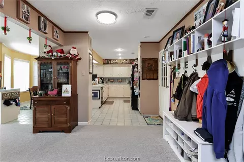 2806 Hillside Dr, Bryan, TX 77802 photo 4