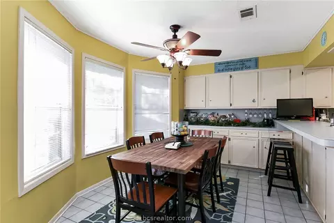 2806 Hillside Dr, Bryan, TX 77802 photo 10