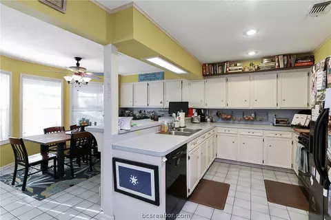 2806 Hillside Dr, Bryan, TX 77802 photo 9