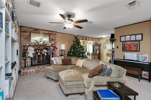 2806 Hillside Dr, Bryan, TX 77802 photo 3