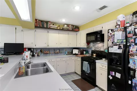 2806 Hillside Dr, Bryan, TX 77802 photo 8
