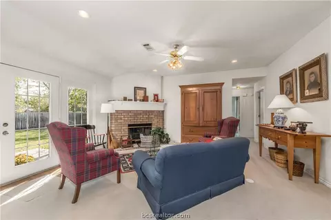 6200 Queenslock Cir, Bryan, TX 77802 photo 5