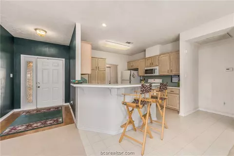 6200 Queenslock Cir, Bryan, TX 77802 photo 8
