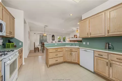 6200 Queenslock Cir, Bryan, TX 77802 photo 10