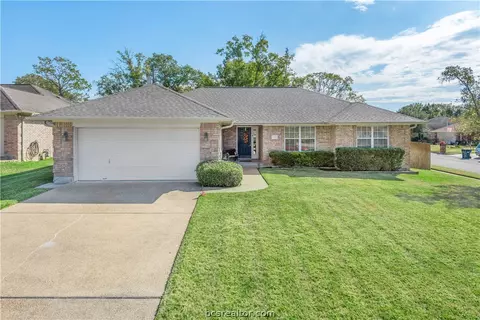 6200 Queenslock Cir, Bryan, TX 77802 photo 1