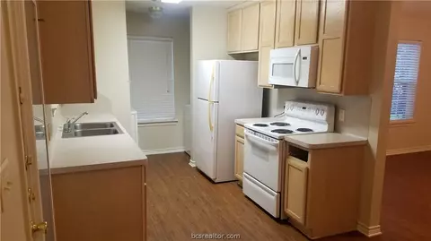 1609 Enloe Ct, Bryan, TX 77802 photo 5