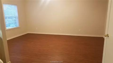 1609 Enloe Ct, Bryan, TX 77802 photo 4