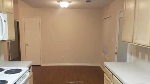 1609 Enloe Ct, Bryan, TX 77802 photo 6